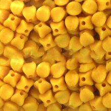 Solid Color Acrylic Beads In The Shape Of A Cube