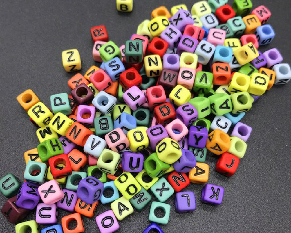 Acrylic Beads With Multicolored Letters Of The Alphabet In The Shape Of A Cube - Image 4
