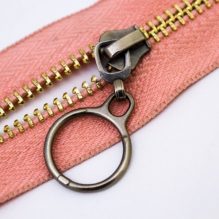 Bone Zipper Slider Light / Gold / Black