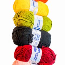 POLOSU 5 SKEINS FINE YARN,