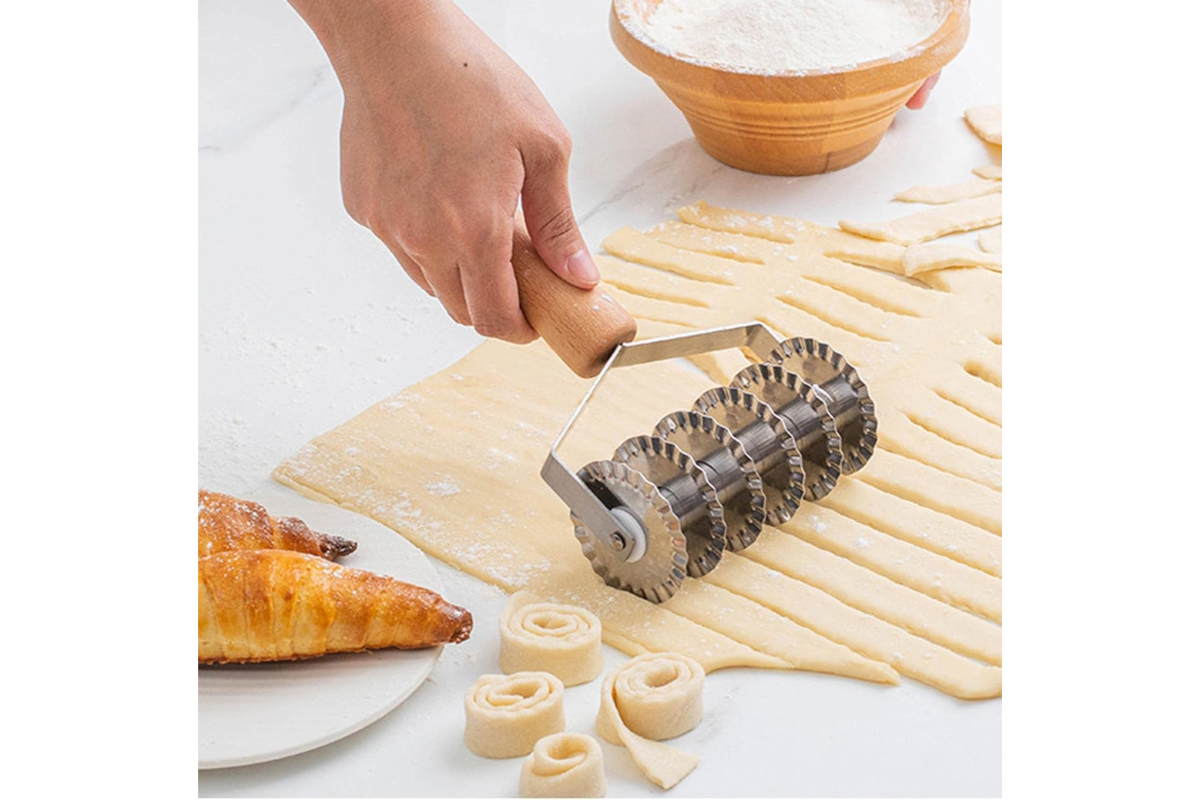 Stainless Steel Pizza Cutting Wheel and Dough Scraper - Image 3