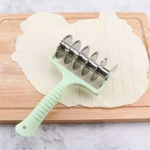 Zigzag pastry cutter