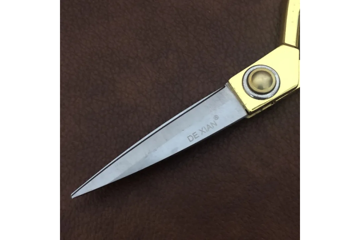 Luxury Gold Sewing and Embroidery Scissors - 21cm - Image 3