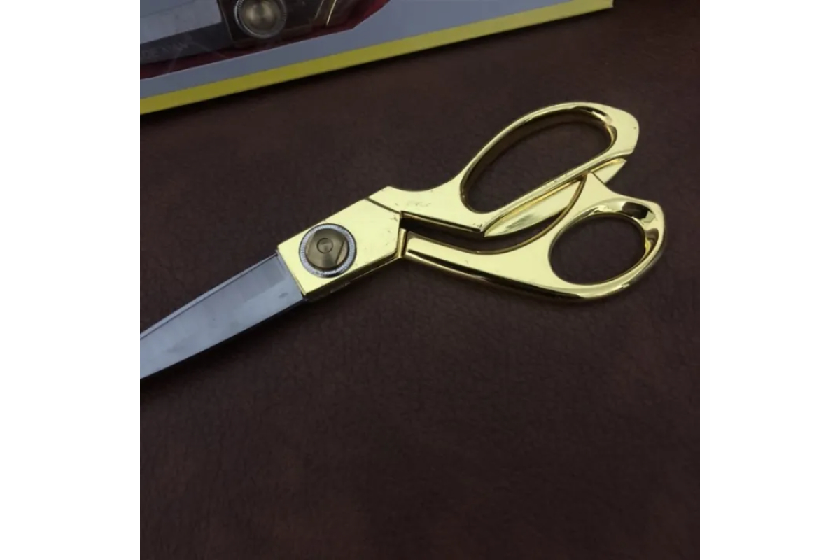 Luxury Gold Sewing and Embroidery Scissors - 21cm - Image 4