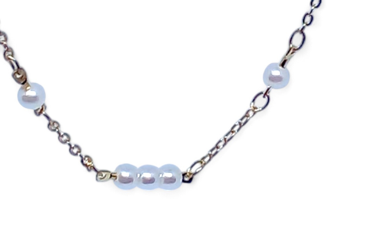 Chinese Gold Necklace Embroidered with Manufactured Pearls