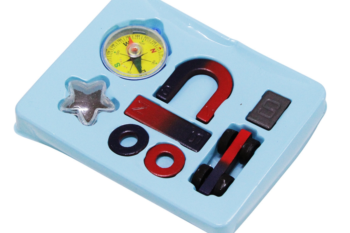 Educational Magnet Set for Kids with Compass and Magnetic Car - Image 3