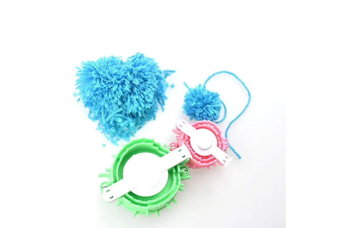 Heart Pom Pom Maker – Fluff Ball Weaver Set - Image 5