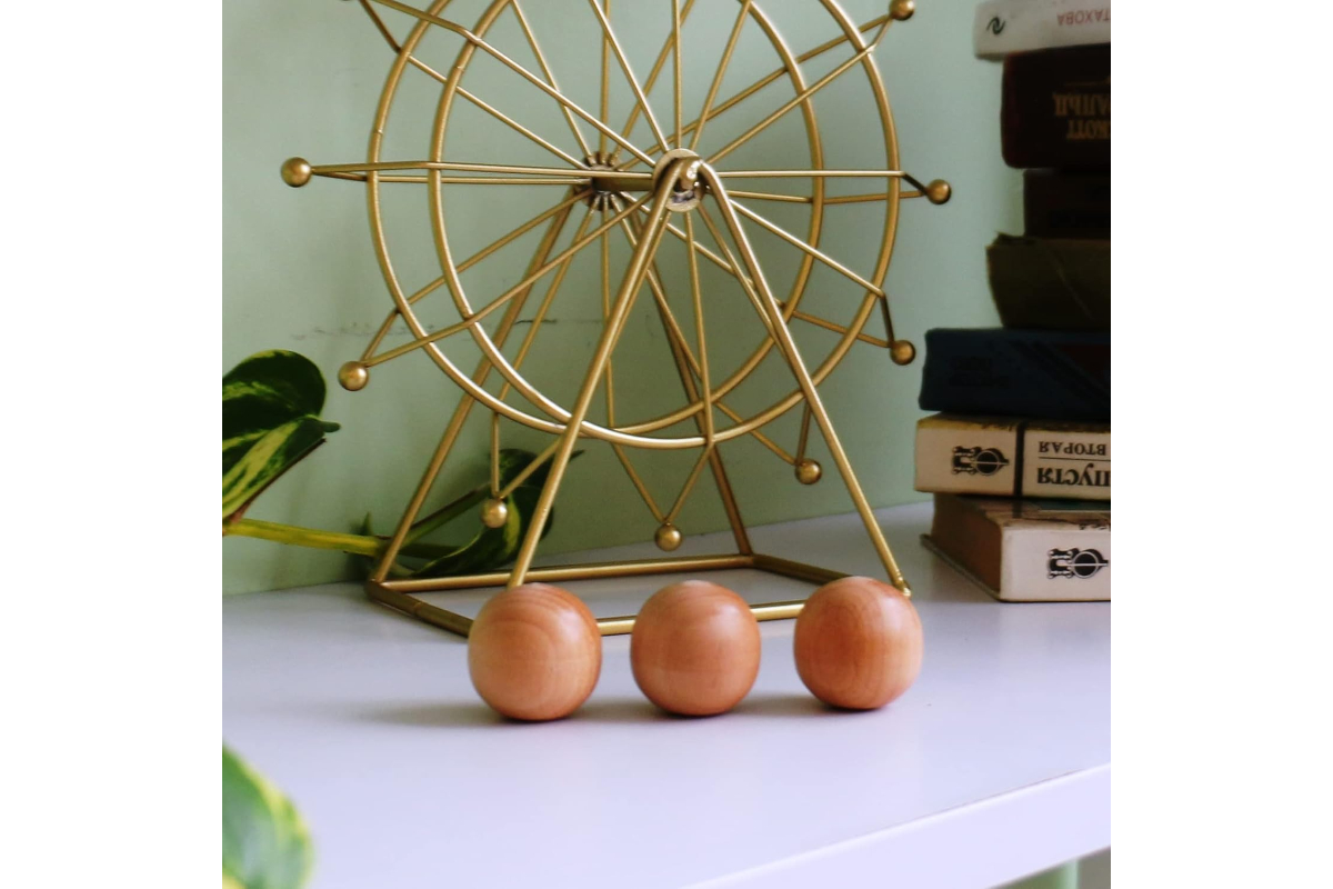 Set of 4 Natural Wooden Balls, Assorted Sizes (10, 8, 6, 4 cm) - Image 5
