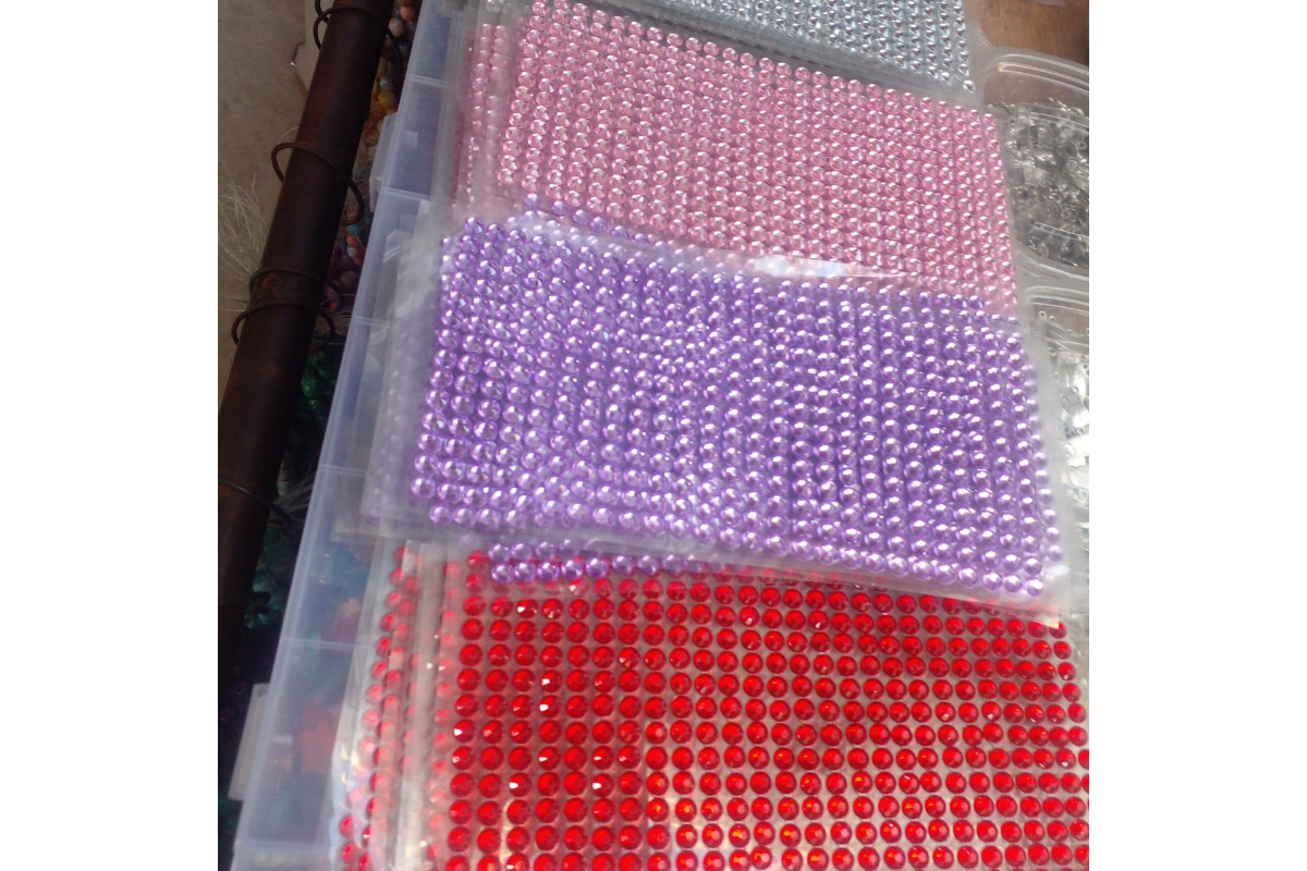 Self-Adhesive Crystal Rhinestones - 2mm Small - 360 PCS - Image 5